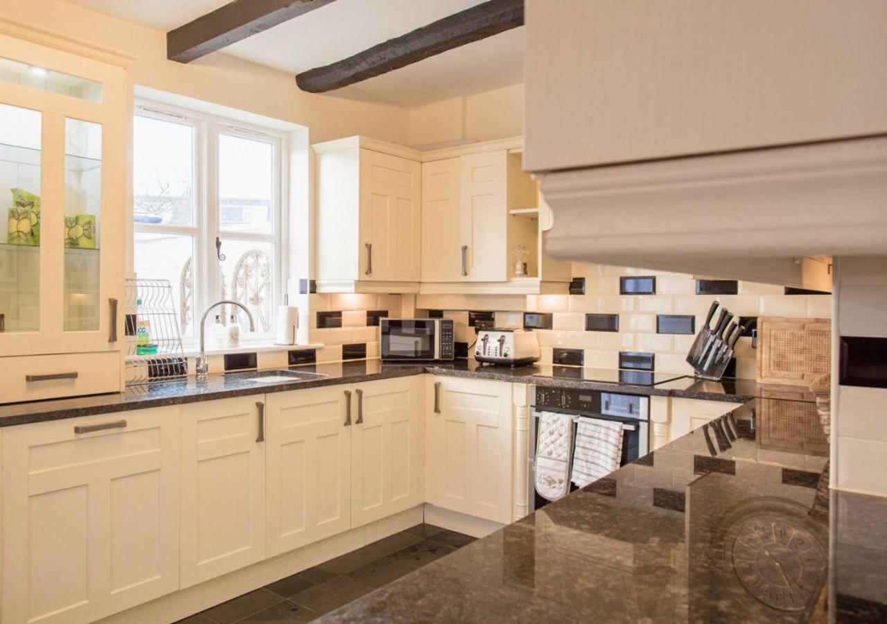 Villa Charming 2 Bed House In Tewkesbury Centre Esterno foto